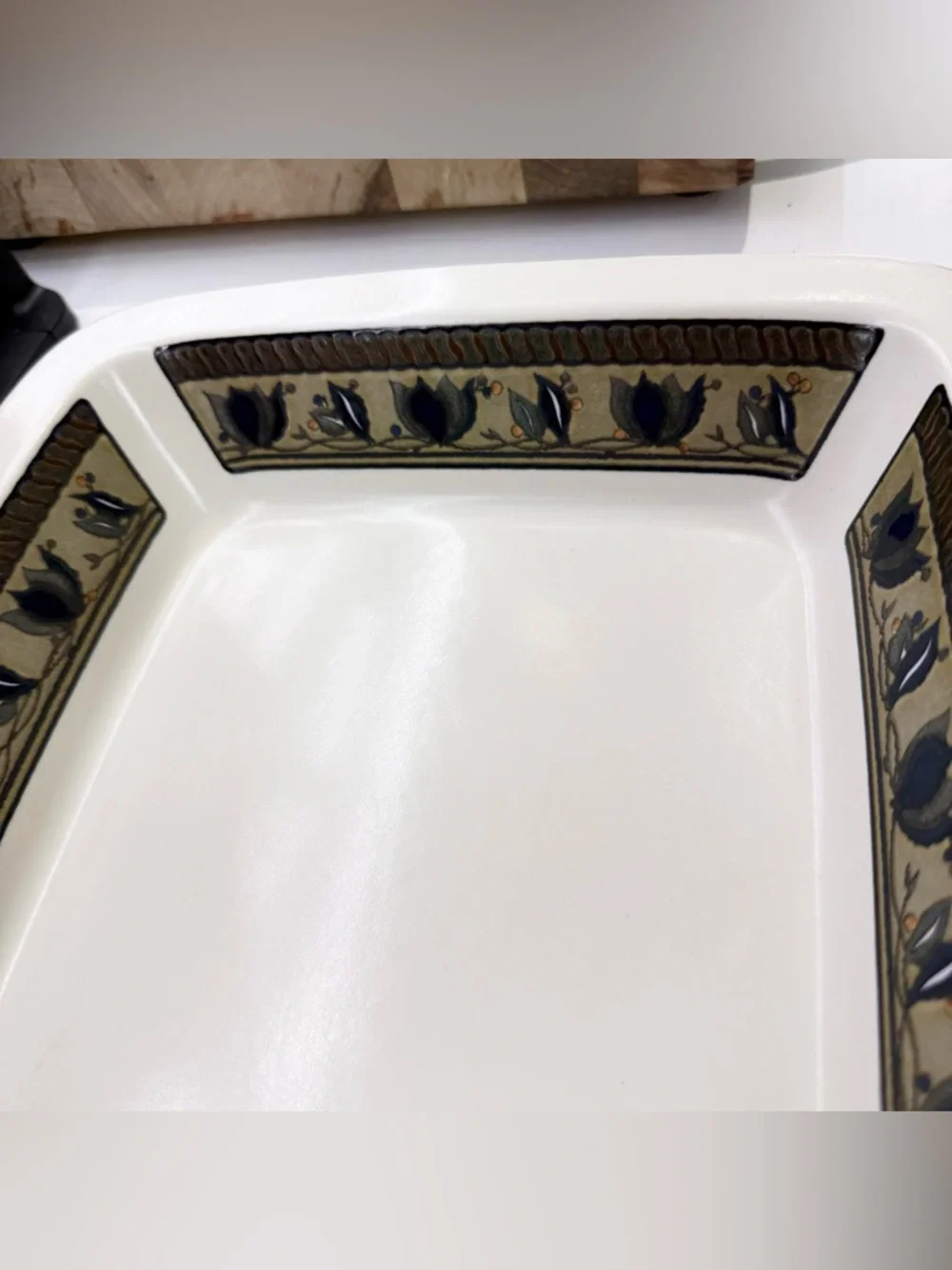 Mikasa Intaglio Arabella Casserole 13.25” x 10.5” x 2.25” - Oven to Table